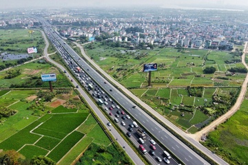 Oto un tac gan 3 km truoc tram thu phi BOT Phap Van hinh anh