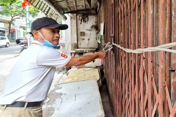 Ngang nhien dung day cap khoa nha dan giua trung tam Ha Noi hinh anh