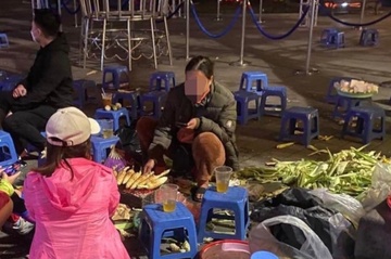 Co gai bi 'het gia' 80.000 dong cho mot cu khoai nuong o ho Guom hinh anh