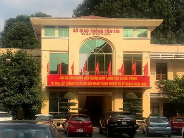Phe binh giam doc va pho giam doc so vi dun day cong viec hinh anh