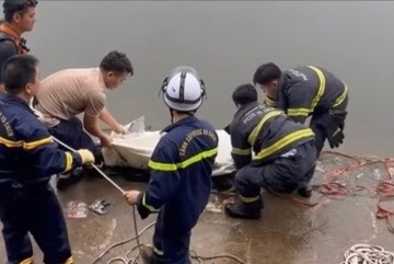 Cau ca o ho, nguoi dan ong nga xuong nuoc tu vong hinh anh