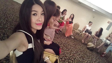 Que Van co chong 2 con van thi hoa hau o My hinh anh