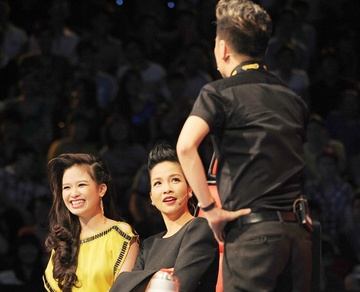 Nhung tinh huong qua khich cua HLV Giong hat Viet hinh anh