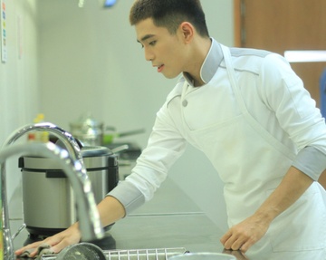 Will 365 thich rua chen trong nha hang sang trong hinh anh
