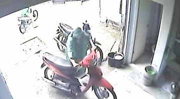 Clip trom xe trong 2 phut o Sai Gon hinh anh