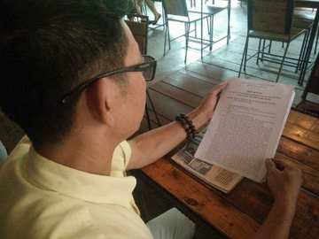 Be trai 15 tuoi to bi nguoi dan ba U60 xam hai tinh duc hinh anh