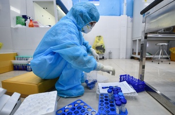 Ha Noi tiem vaccine Covid-19 cho nguoi dan 2 mui cung loai hinh anh