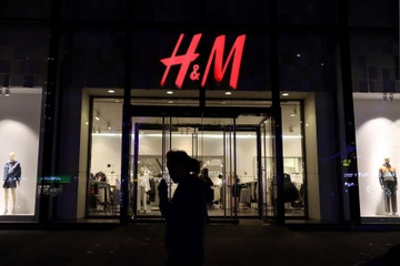 Dan Trung Quoc doi tay chay H&M vi tuyen bo 'khong mua bong Tan Cuong' hinh anh