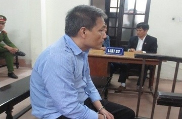 Linh 2 nam tu vi doi no cuu kiem sat vien hinh anh