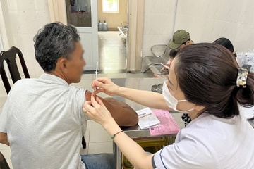 Sau 3 thang bi cho can, nguoi phu nu phat trieu chung la roi tu vong hinh anh