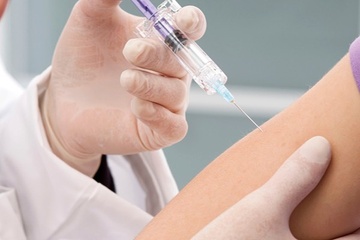 Nguoi mac benh man tinh co nen tiem vaccine cum? hinh anh