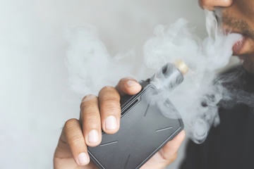 Đề xuất phạt 10 triệu nếu không ngăn người khác hút thuốc lá điện tử