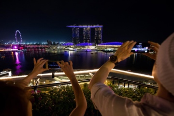 Singapore chua bao gio thu hut nhieu du khach den the hinh anh