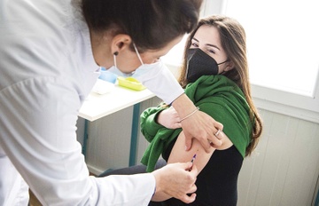 Tam dung cac tour du lich My ket hop tiem vaccine den het nam hinh anh