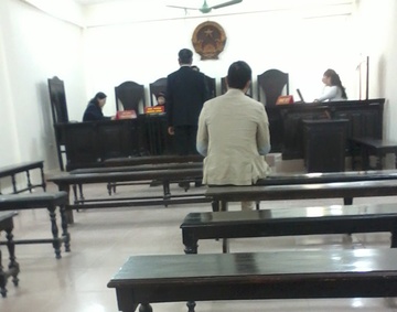 Phien toa cuoi nam cua bi cao in hang nghin dia kich duc hinh anh