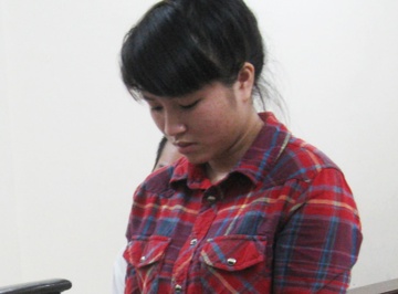 Thieu nu dat moi cho ban cung phong ban dam hinh anh