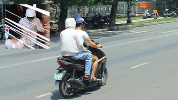Moi nguoi nha giai cuu con tin hinh anh