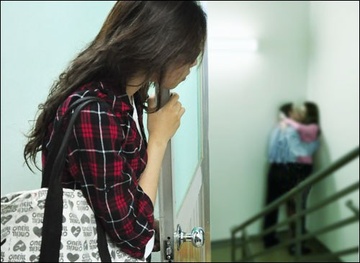 Chuyen ngoai tinh hien nay duoi goc nhin cua nu luat su hinh anh