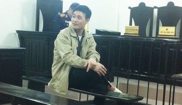 Giam doc om tien cua ban than bo tron hinh anh
