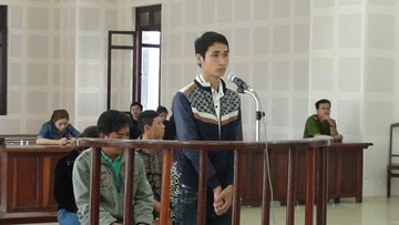 Vao tru so cong an trom quan phuc de hanh nghe 'dao chich' hinh anh