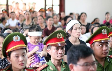 Con nan nhan vu 'quan tai dieu pho' van khan trang den toa hinh anh