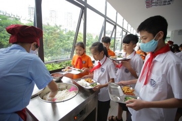 Ha Noi xem xet to chuc ban tru cho hoc sinh hinh anh