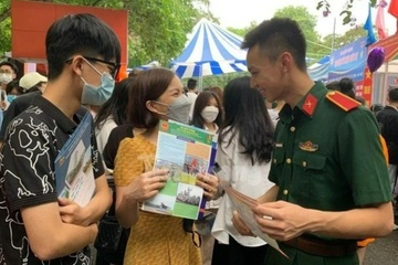 Bo GD&DT de nghi khan ve viec thi sinh nop giay xin tam hoan quan su hinh anh