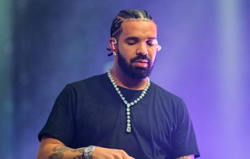 Drake 'nuong' gan 125 trieu USD vao co bac trong 1 thang hinh anh