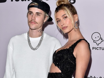 Vợ Justin Bieber nói về hôn nhân 'điên rồ'