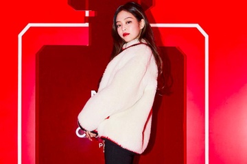 Phong cach thoi trang Jennie van luon la 'trung tam cua vu tru' hinh anh
