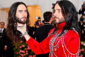 Harry Styles mac do xuyen thau, Jared Leto cam dau gia tai Met Gala hinh anh