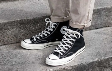 5 mau giay sneakers khong bao gio loi mot hinh anh