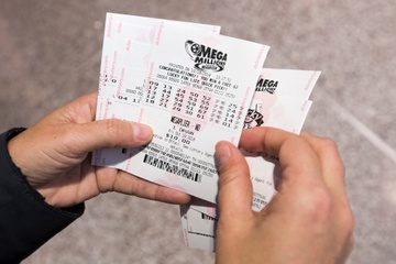Gia tri xo so doc dac Mega Millions vuot 800 trieu USD hinh anh