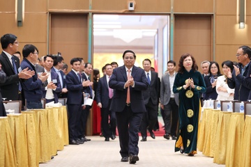 Thi truong chung khoan huy dong hon 400.000 ty dong nam 2023 hinh anh