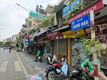 Đằng sau việc phố kinh doanh sầm uất ở Hà Nội vắng tanh vắng ngắt