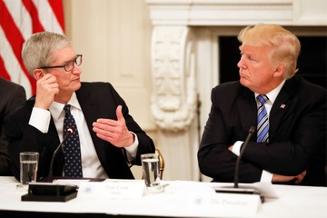 Ong Trump yeu cau Apple nop 25% thue voi iPhone khong san xuat o My hinh anh