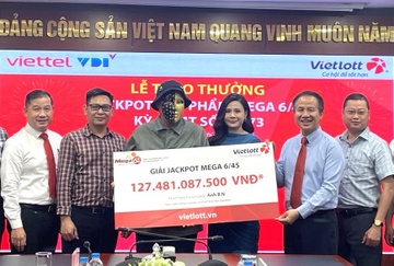 Người đàn ông TP.HCM trúng độc đắc 127 tỷ nhờ dãy số từ phiếu giảm giá
