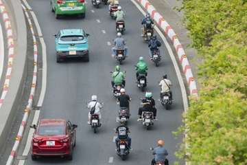 Dieu nay se xay ra khi 400.000 tai xe TP.HCM chuyen sang xe dien hinh anh