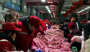 Trung Quoc danh thue soc voi thit heo nhap, 4 quoc gia gap kho hinh anh