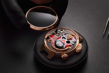 Louis Vuitton, Dior lan san thi truong dong ho hinh anh