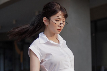 Kinh 'co giam thi' cua Le Bong hot tro lai hinh anh