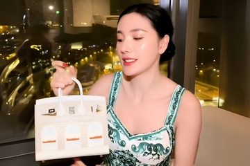 Chiec tui Hermes khien Ngan Collagen bi to 'phong bat' hinh anh