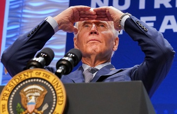 Ong Biden gay tranh cai khi hoi 'Jackie, ba co o day khong' hinh anh