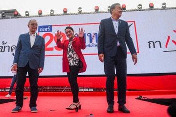 Ky uc cu khien con gai ong Thaksin quyet ap dao chinh truong Thai Lan hinh anh