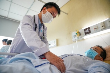 Duong huyet nguoi phu nu tang vot khi thay… kim tiem hinh anh