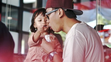 Tre ngo doc, dau hieu nao can dua di vien ngay? hinh anh