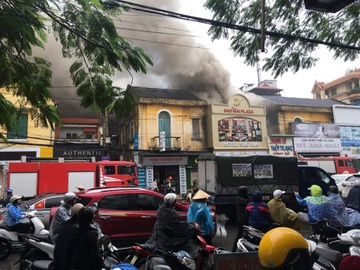 Chay lon tai khach san, nu nhan vien tu vong hinh anh