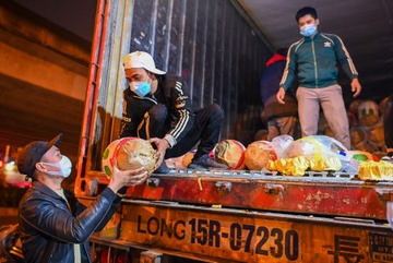 Dan Ha Noi mua 'giai cuu' mit Tien Giang trong dem hinh anh
