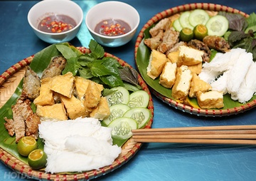 Cac mon kho cuong voi dan cong so ngay mua gio hinh anh