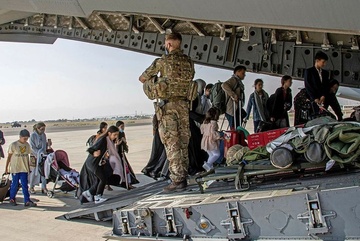 Tranh khieu khich Taliban, Anh gap rut so tan nguoi hinh anh